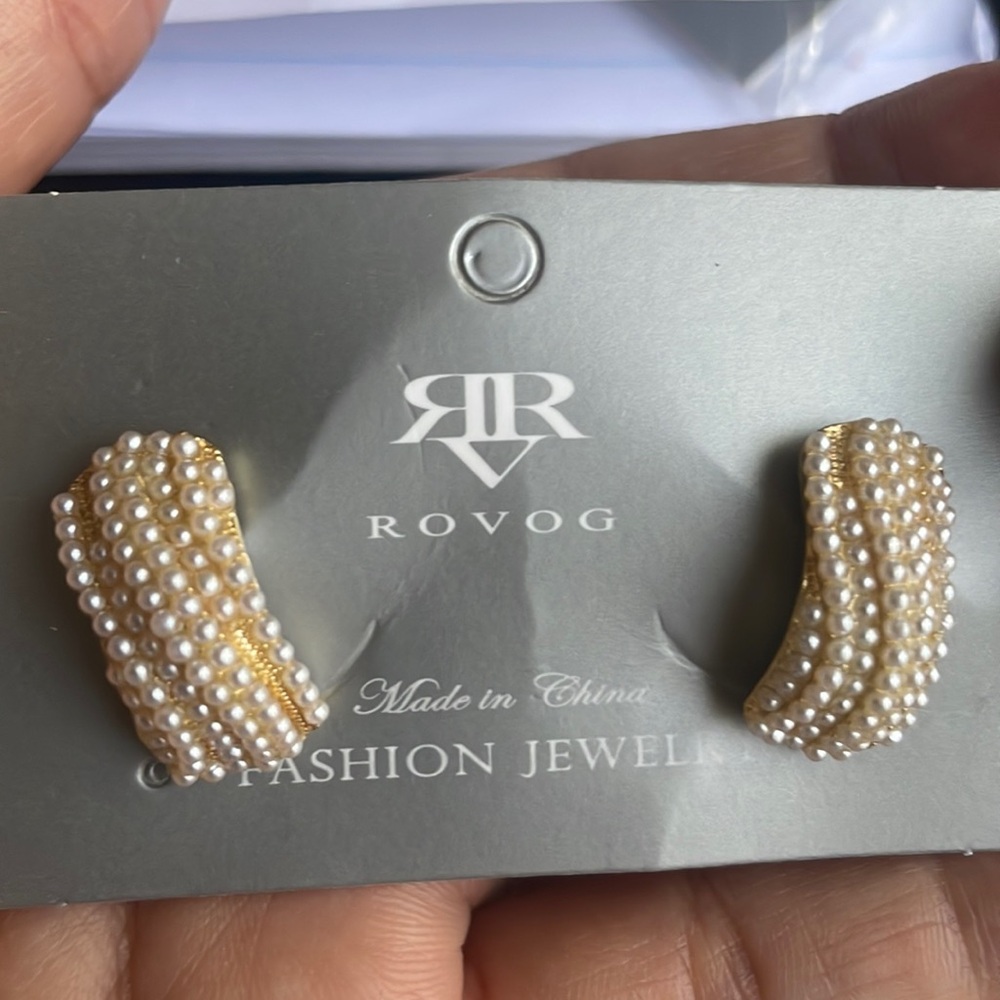 earrings decorated with pearls stainless steel